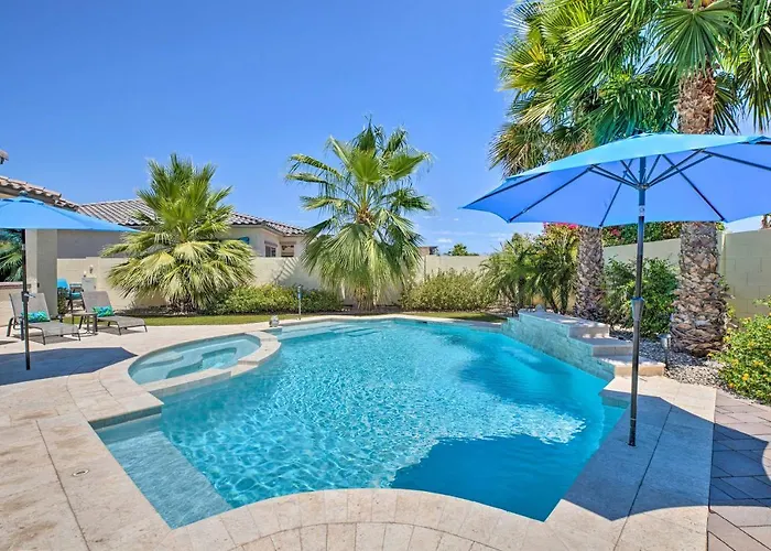 Modern Azure W/ Beautiful Patio, Pool & Spa! Holiday home *