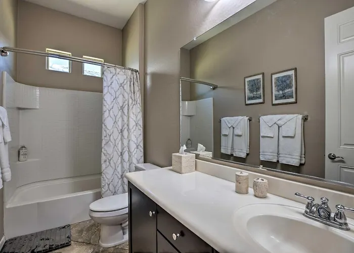 Holiday home Modern Azure W/ Beautiful Patio, Pool & Spa!