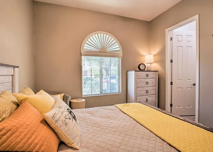 Modern Azure W/ Beautiful Patio, Pool & Spa! Goodyear
