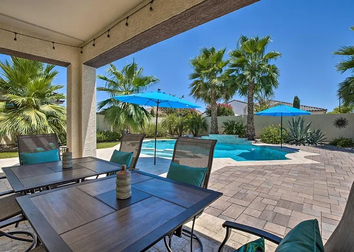 Modern Azure W/ Beautiful Patio, Pool & Spa! Сasa de vacaciones *