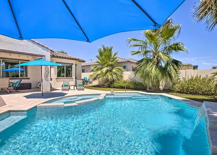 Сasa de vacaciones Modern Azure W/ Beautiful Patio, Pool & Spa!