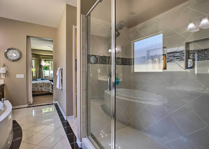 Modern Azure W/ Beautiful Patio, Pool & Spa! Goodyear