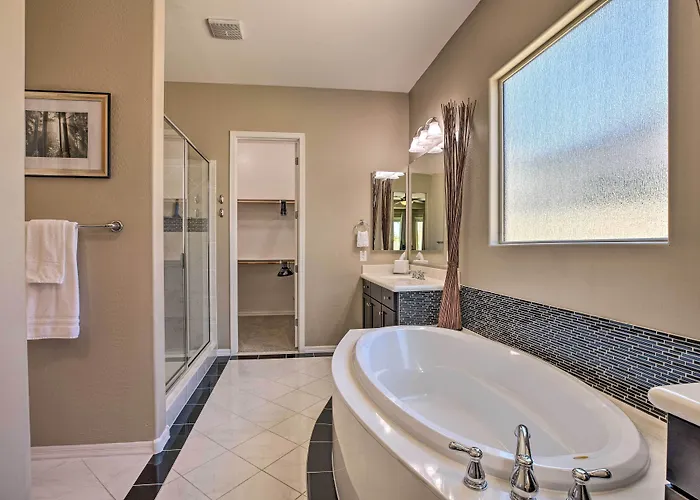 Modern Azure W/ Beautiful Patio, Pool & Spa! *
