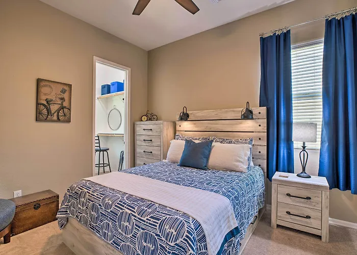 Modern Azure W/ Beautiful Patio, Pool & Spa! * Goodyear