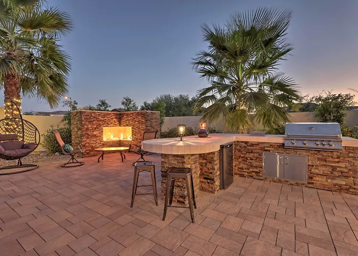 Holiday home Modern Azure W/ Beautiful Patio, Pool & Spa! Goodyear
