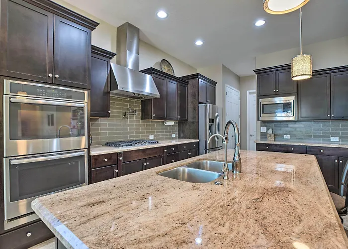 Modern Azure W/ Beautiful Patio, Pool & Spa! Holiday home *